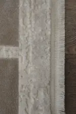 Turi Çerçeveli Bej Vizon Çizgil Akrilik Makine Halısı - Görsel 3