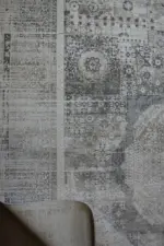 Fretin Çerçeveli Krem Gri Göbekli Akrilik Makine Halısı - Görsel 3