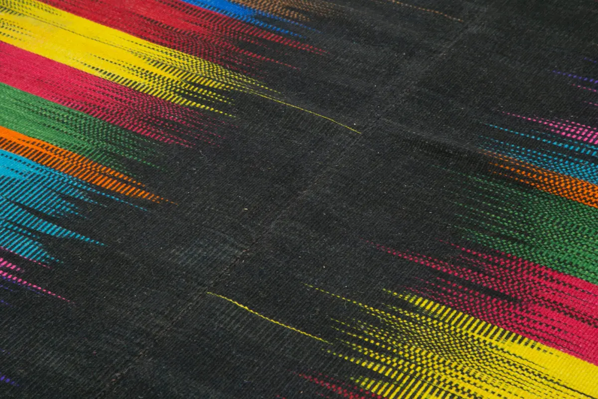 Gümgüm Modern Siyah Pamuk Üstü Yün El Dokuma Kilim-204x291 - Görsel 5