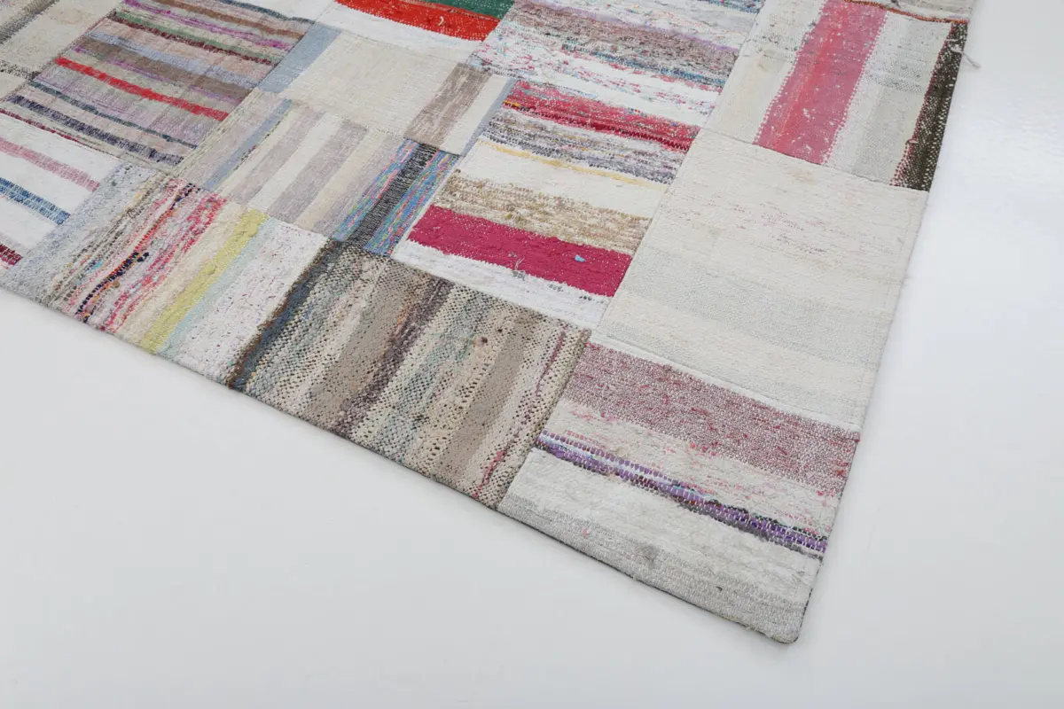 Chaput Patchwork Bej Renk Pamuk Üzerine Yün El Dokuma Kilim-204x304 - Görsel 4