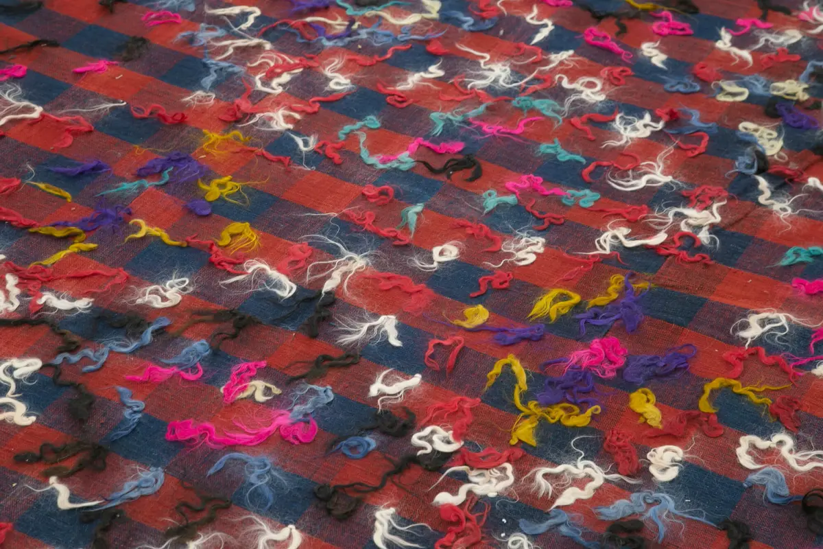 Anadolu Eskitme Kırmızı Pamuk Üzerine Yün El Dokuma Kilim-187x295 - Görsel 5