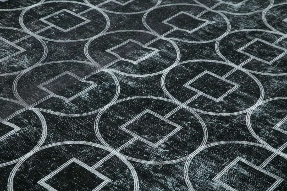 Modern Halı- Siyah Pamuk Üzerine Yün El Dokuma Halı-303x377 - Görsel 5