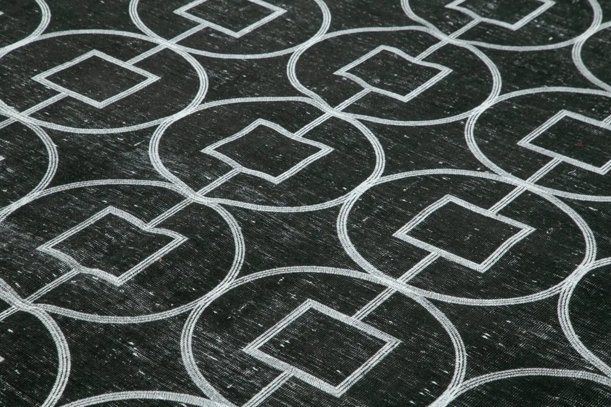 Modern Halı- Siyah Pamuk Üzerine Yün El Dokuma Halı-296x376 - Görsel 5