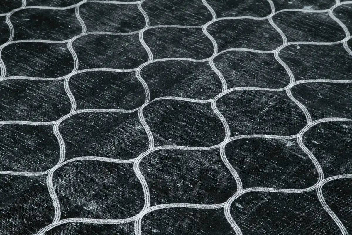 Modern Halı- Siyah Pamuk Üzerine Yün El Dokuma Halı-262x357 - Görsel 5