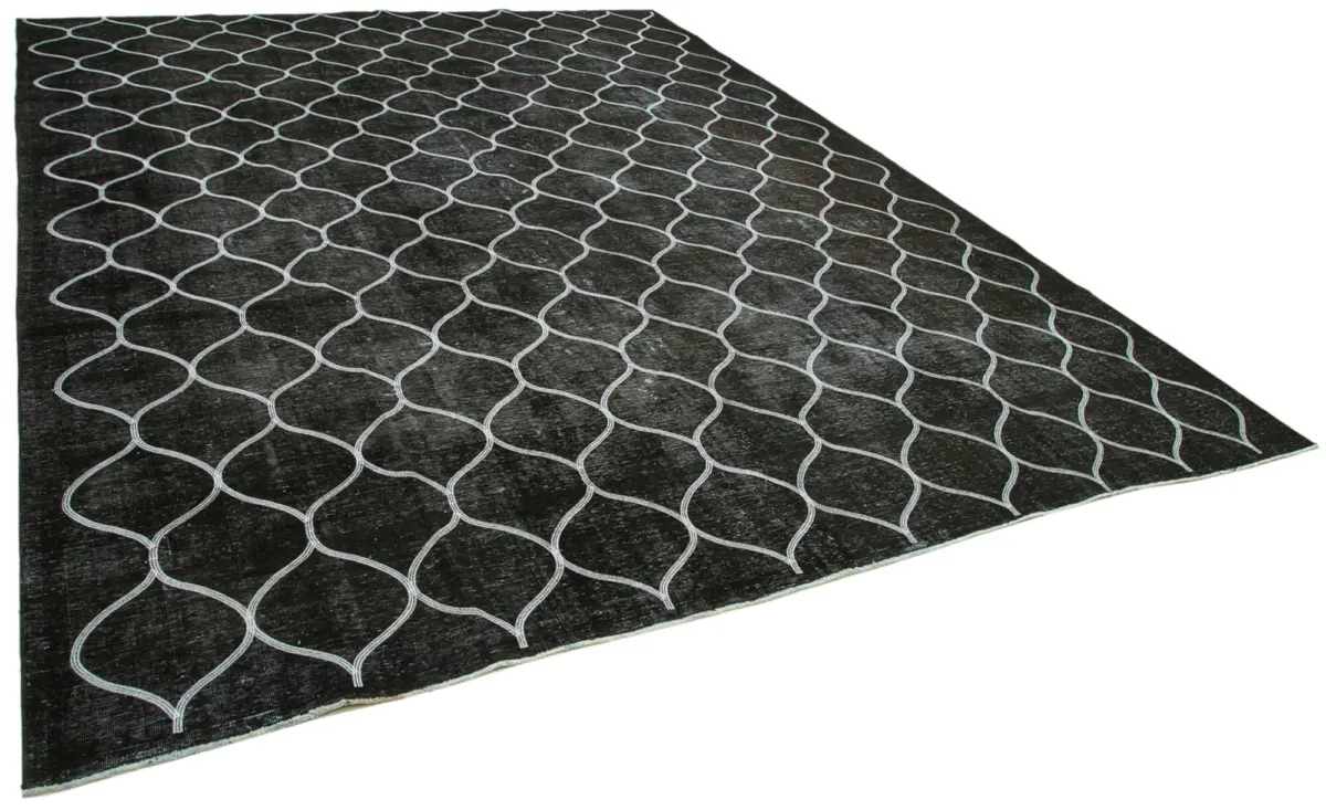 Modern Halı- Siyah Pamuk Üzerine Yün El Dokuma Halı-300x381 - Görsel 2