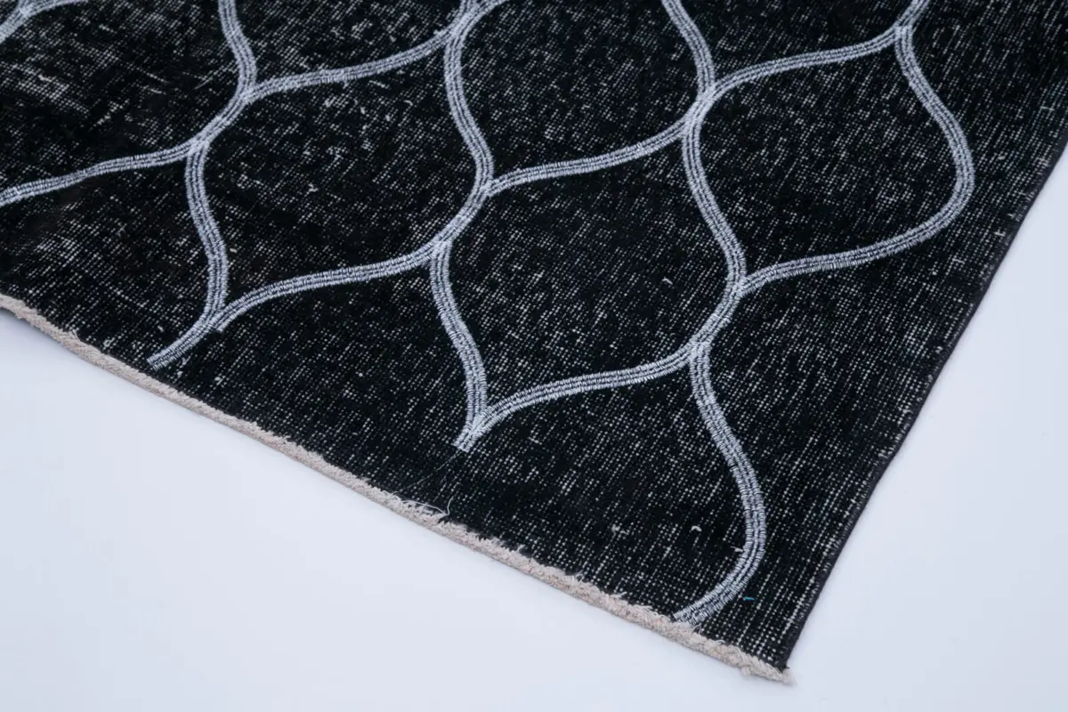 Modern Halı- Siyah Pamuk Üzerine Yün El Dokuma Halı-150x387 - Görsel 4