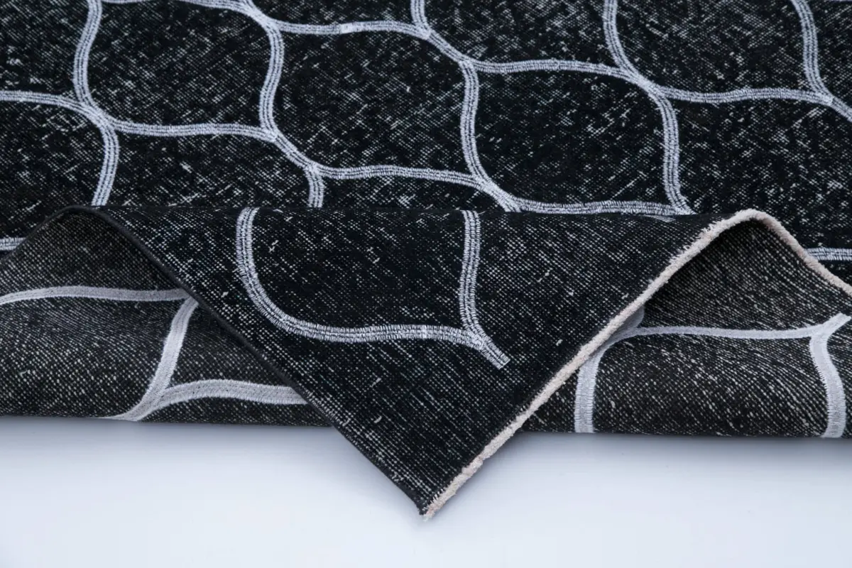 Modern Halı- Siyah Pamuk Üzerine Yün El Dokuma Halı-150x387 - Görsel 5