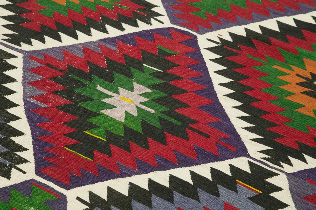 Anadolu Eskitme Kırmızı Pamuk Üzerine Yün El Dokuma Kilim-149x274 - Görsel 5