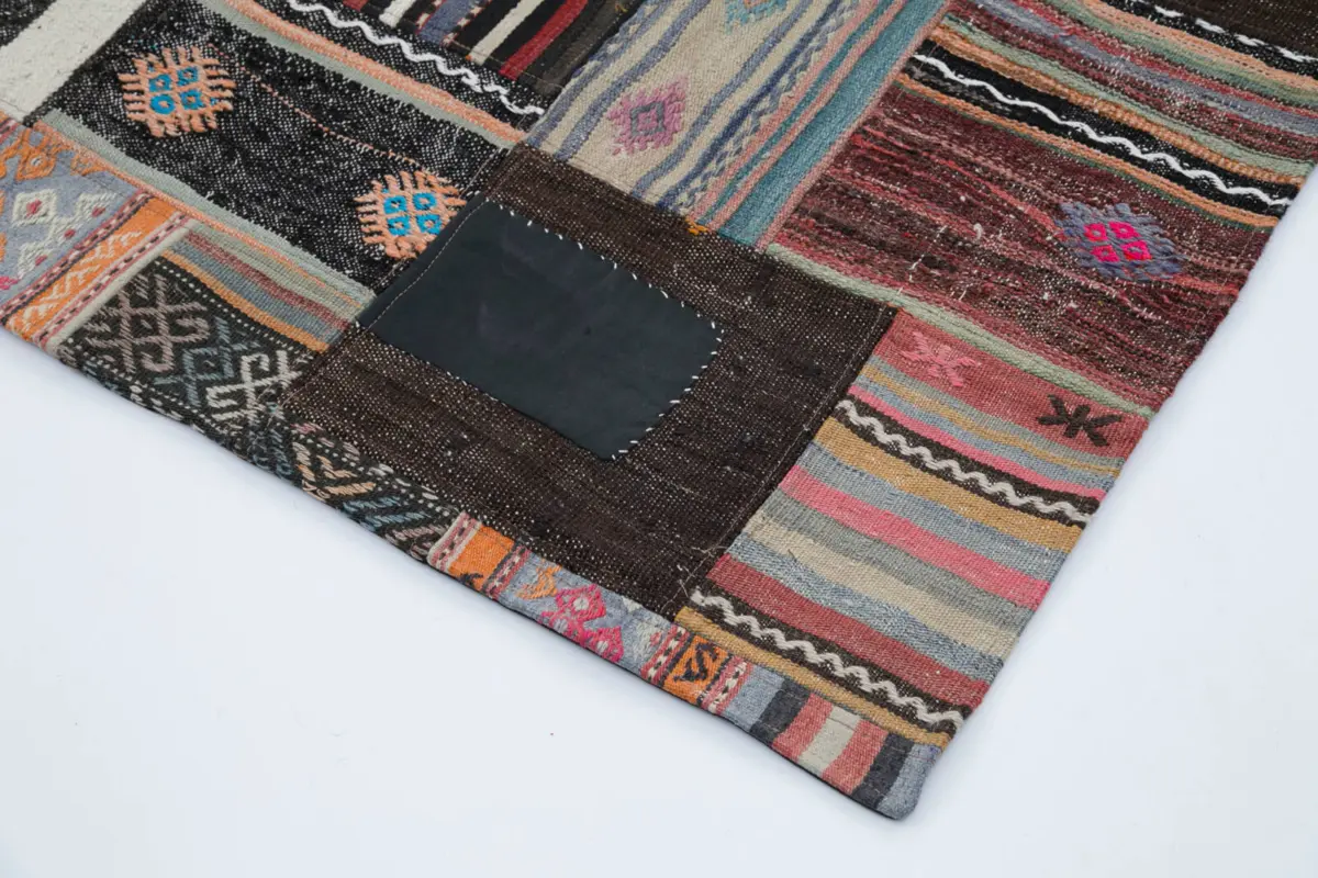 Anadolu Patchwork Kahverengi Renk Pamuk Üzerine Yün El Dokuma Kilim-200x303 - Görsel 4