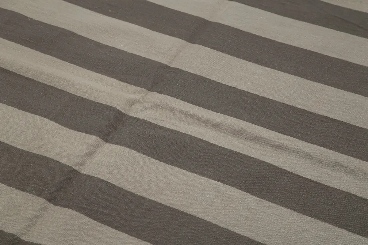 Duri Modern Kahverengi Pamuk Üstü Yün El Dokuma Kilim-182x277 - Görsel 5