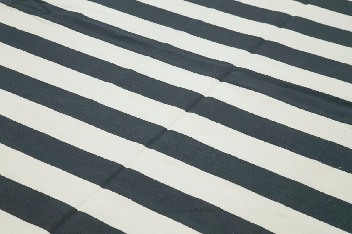 Duri Modern Siyah Pamuk Üstü Yün El Dokuma Kilim-305x432 - Görsel 5