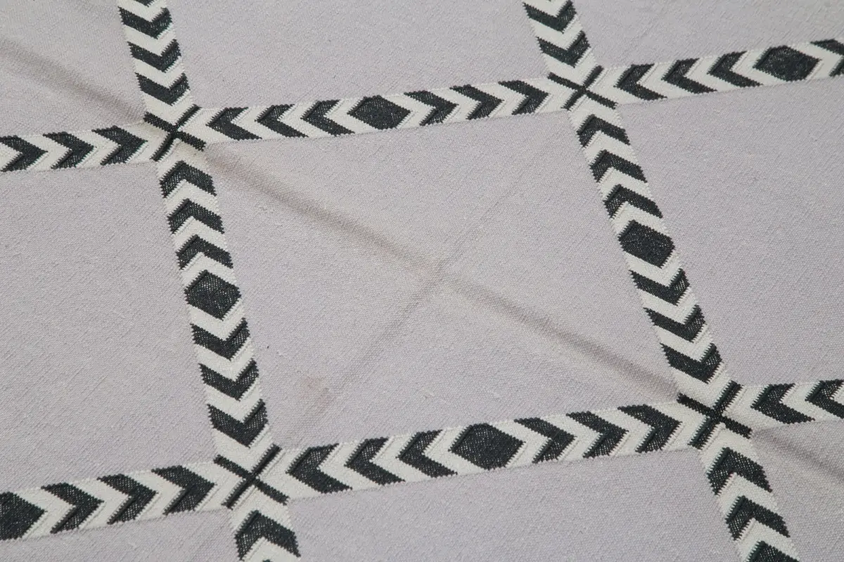 Duri Modern Siyah Pamuk Üstü Yün El Dokuma Kilim-107x151 - Görsel 5