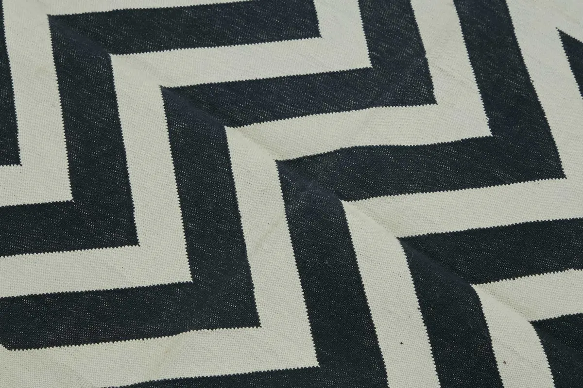 Duri Modern Siyah Pamuk Üstü Yün El Dokuma Kilim-109x163 - Görsel 5