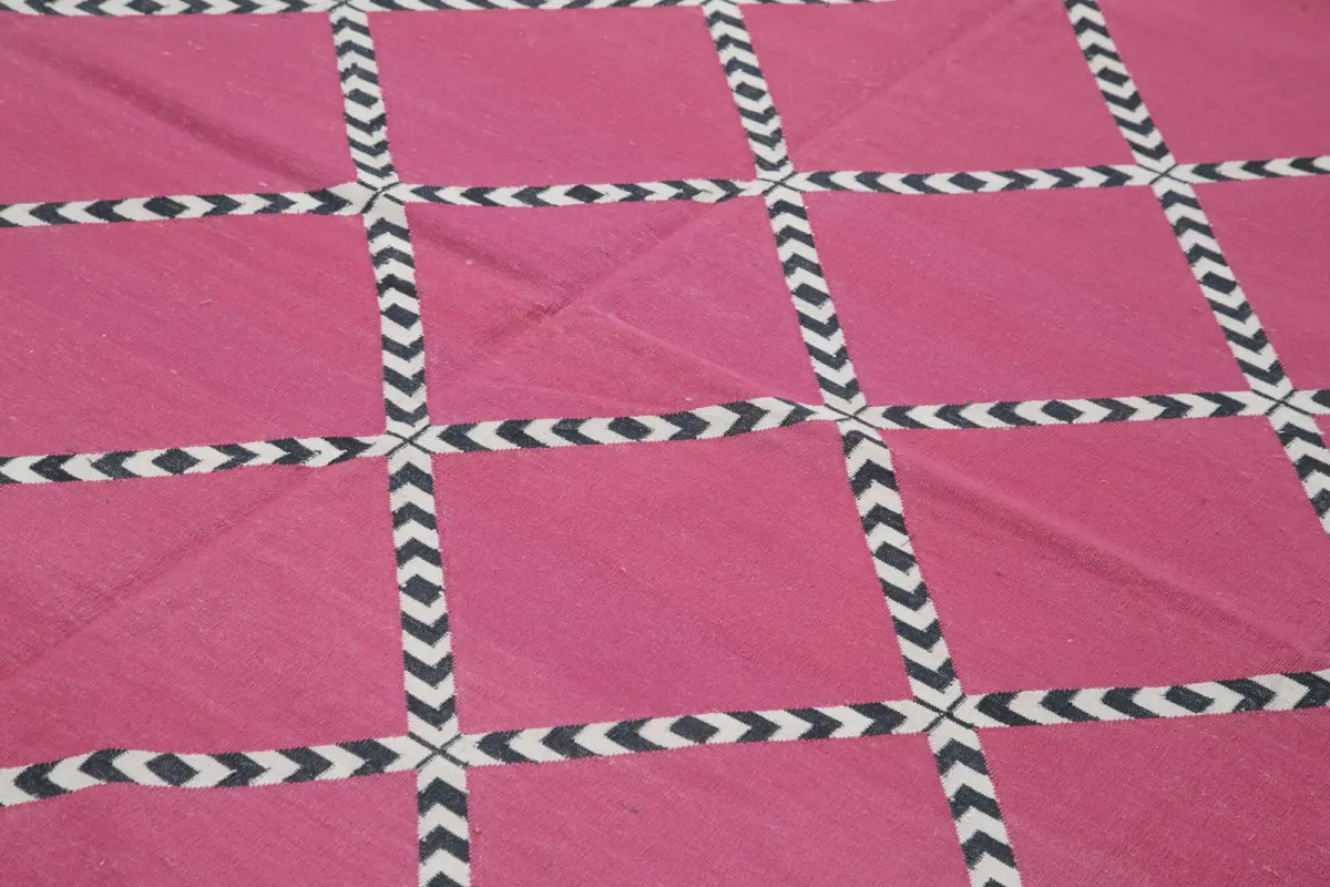 Duri Modern Pembe Pamuk Üstü Yün El Dokuma Kilim-250x303 - Görsel 5