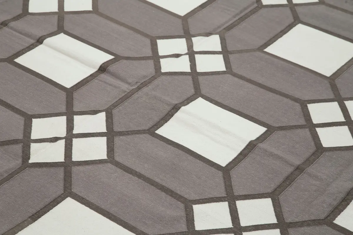 Duri Modern Kahverengi Pamuk Üstü Yün El Dokuma Kilim-246x300 - Görsel 5