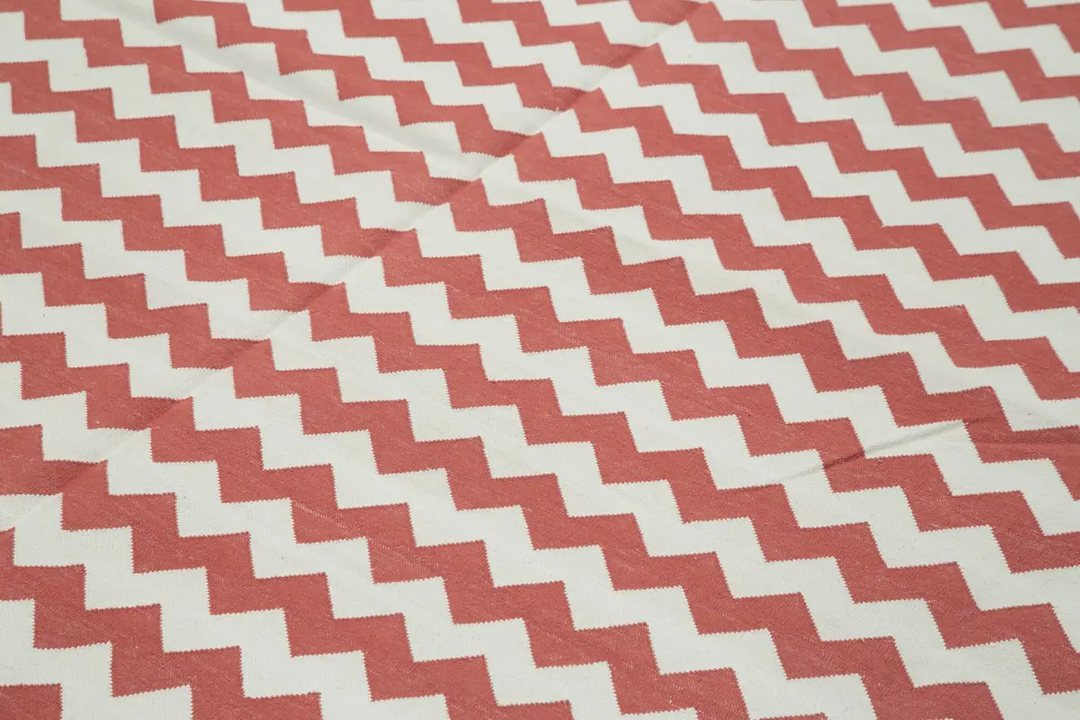 Duri Modern Kırmızı Pamuk Üstü Yün El Dokuma Kilim-245x303 - Görsel 5