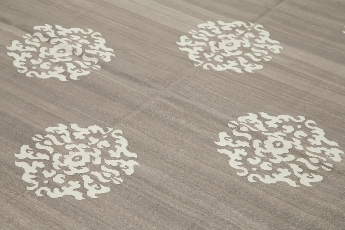 Duri Modern Kahverengi Pamuk Üstü Yün El Dokuma Kilim-244x297 - Görsel 5