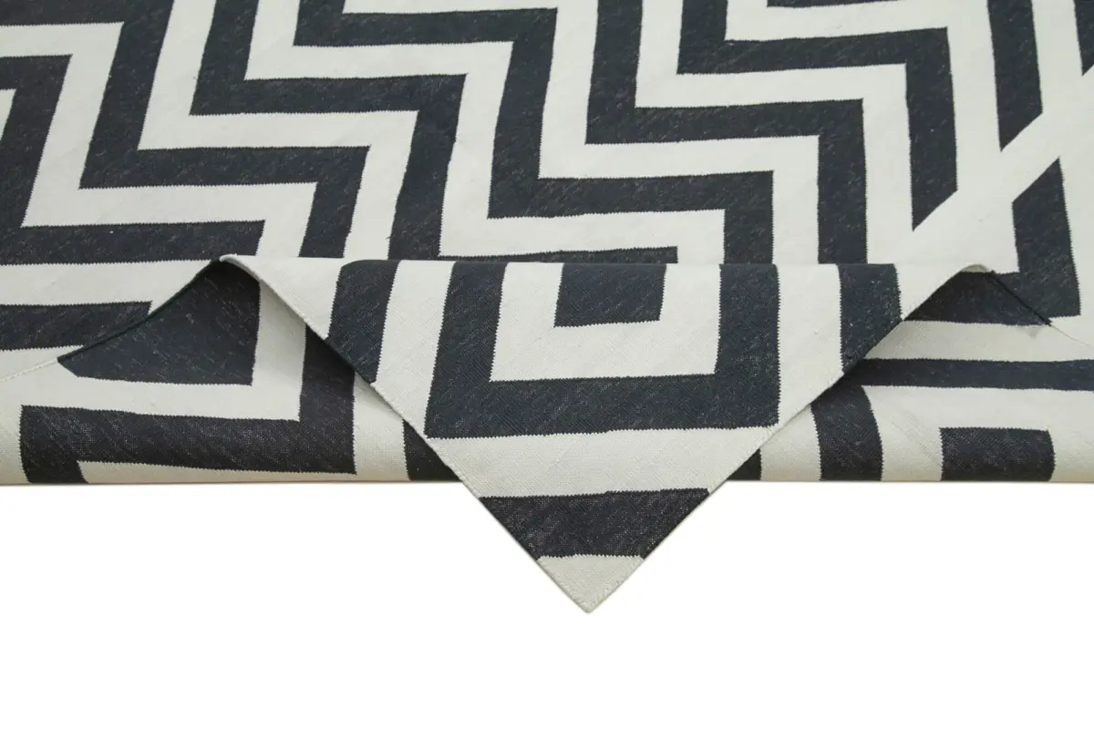 Duri Modern Siyah Pamuk Üstü Yün El Dokuma Kilim-286x366 - Görsel 6