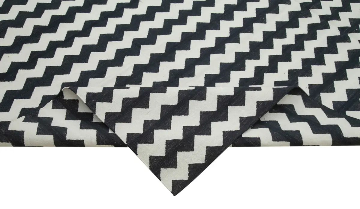 Duri Modern Siyah Pamuk Üstü Yün El Dokuma Kilim-273x356 - Görsel 6