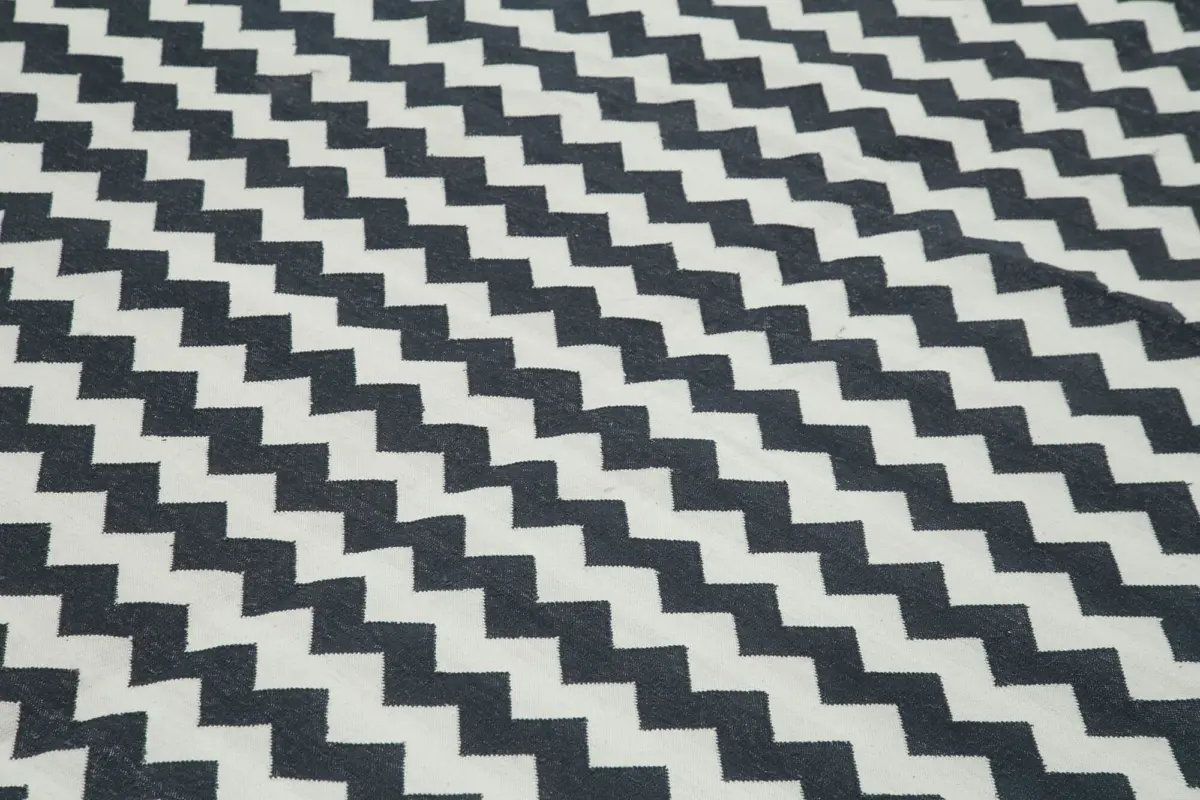 Duri Modern Siyah Pamuk Üstü Yün El Dokuma Kilim-306x423 - Görsel 5