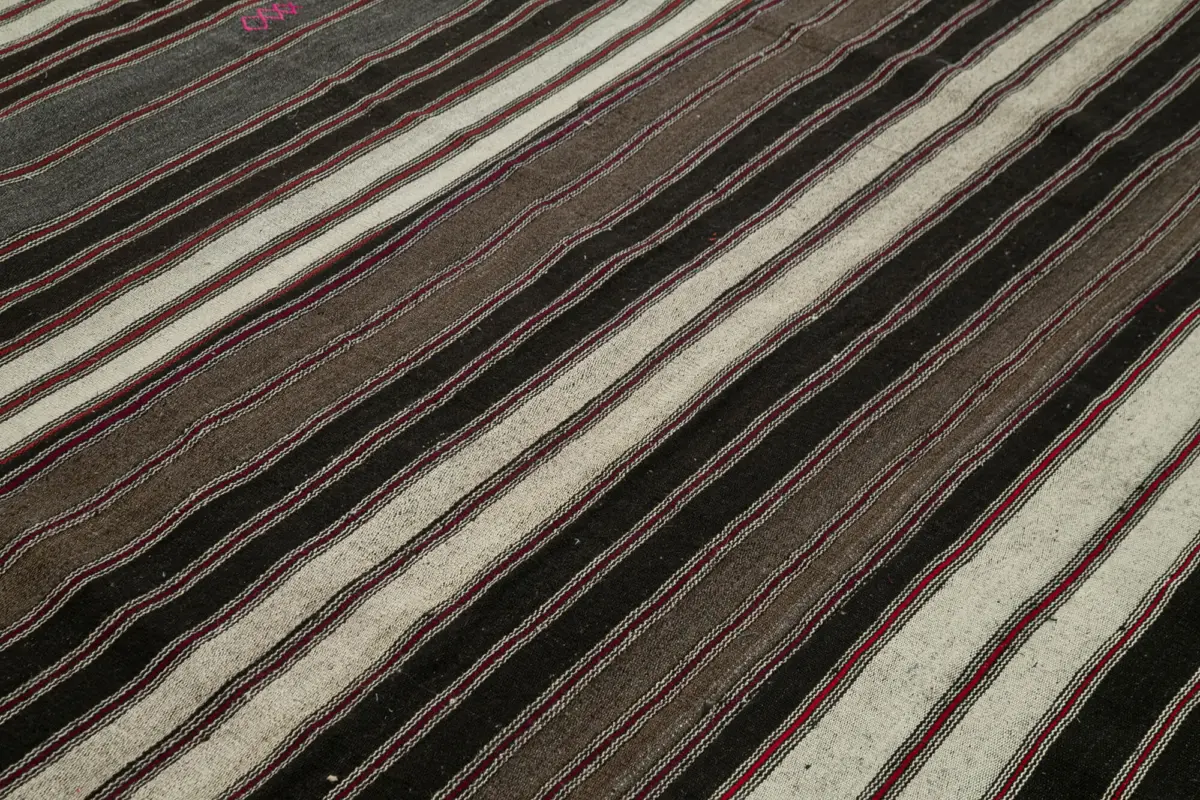 Kıl Çizgili Kahverengi Keçi Kılı İpliğinden El Dokuma Kilim-305x426 - Görsel 5