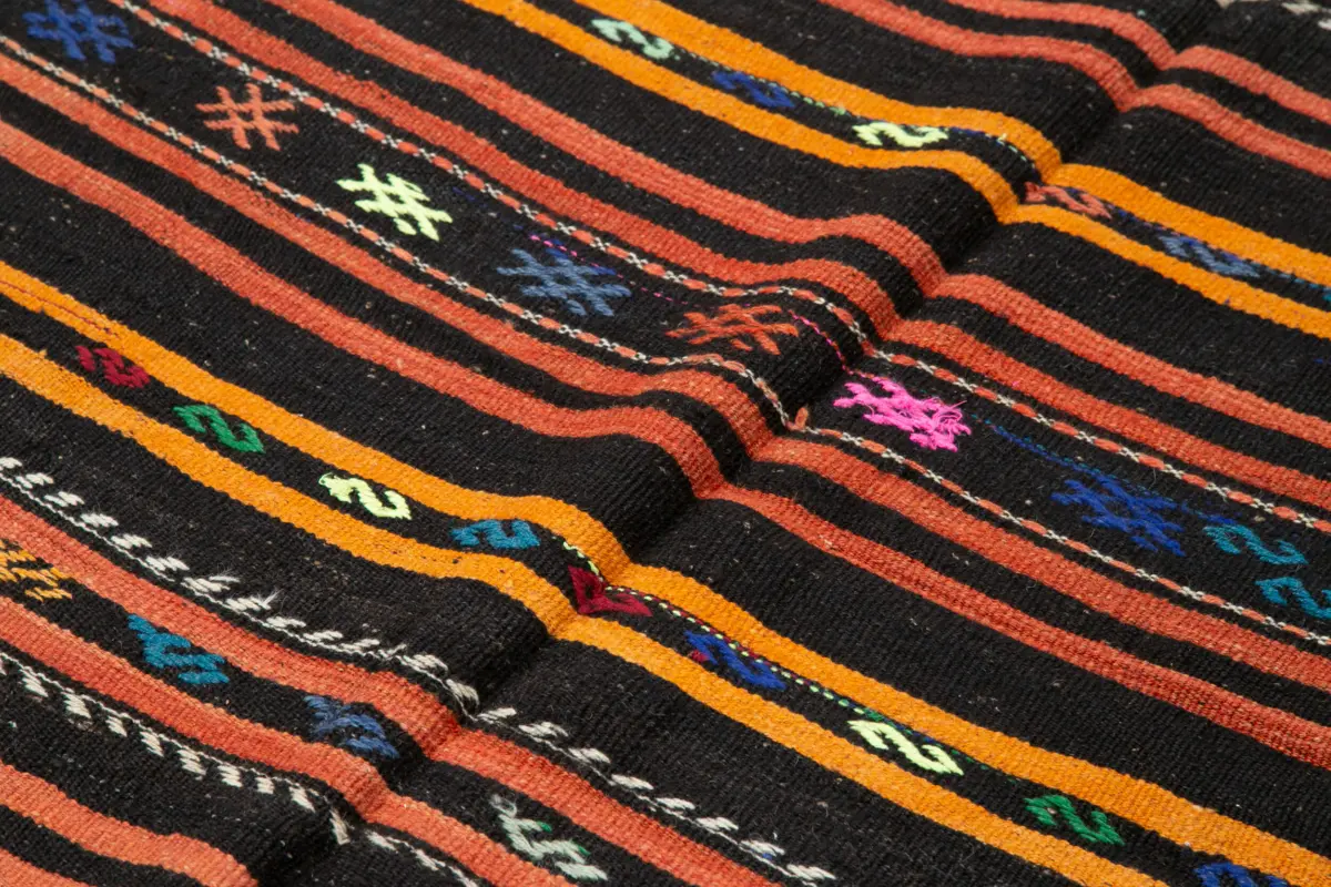 Kıl Çizgili Siyah Keçi Kılı İpliğinden El Dokuma Kilim-192x322 - Görsel 5