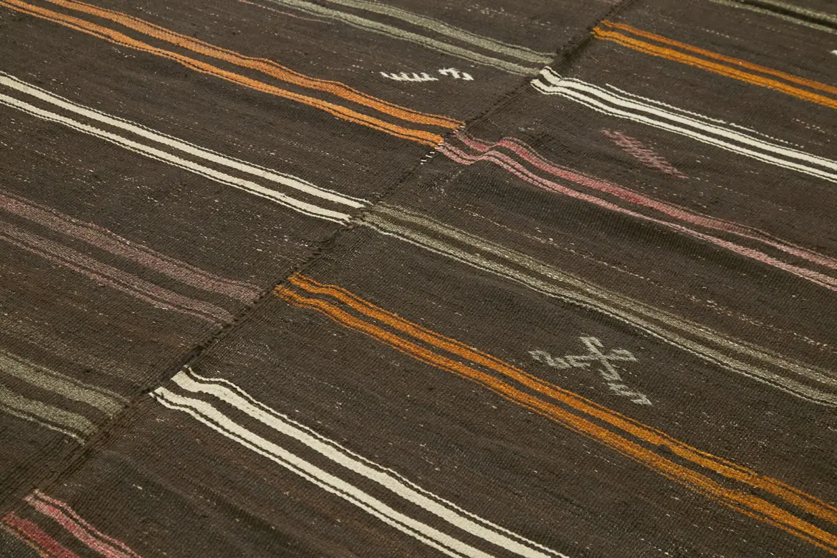 Kıl Çizgili Kahverengi Keçi Kılı İpliğinden El Dokuma Kilim-264x353 - Görsel 5