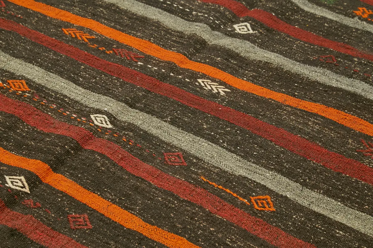 Kıl Çizgili Kahverengi Keçi Kılı İpliğinden El Dokuma Kilim-213x308 - Görsel 5