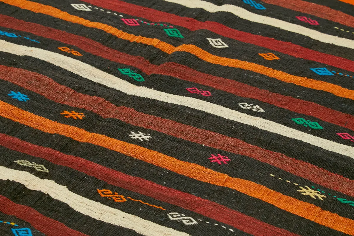 Kıl Çizgili Kahverengi Keçi Kılı İpliğinden El Dokuma Kilim-233x332 - Görsel 5