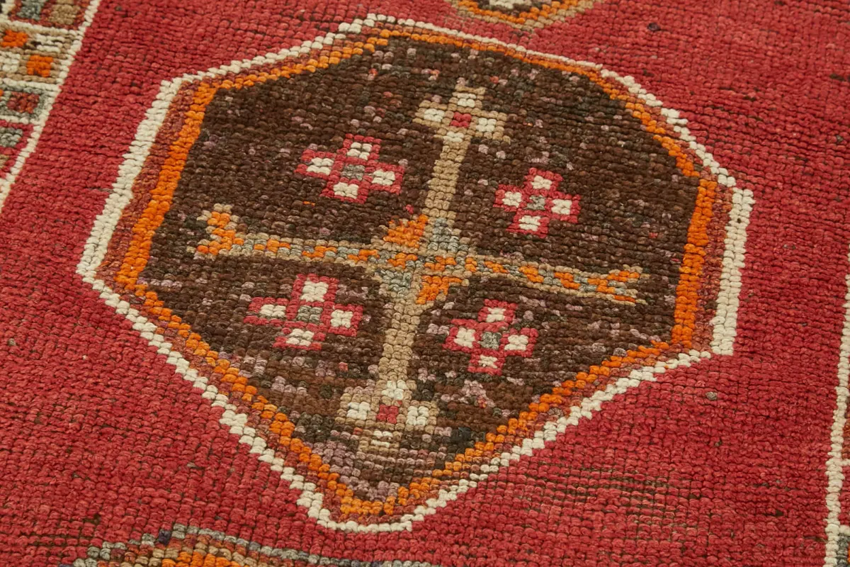 Herki Eskitme Kırmızı Pamuk Üzerine Yün El Dokuma Halı-097x376 - Görsel 5