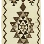 Herki Eskitme Beyaz Pabek Üzerine Yün El Dokuma Kilim-080x273