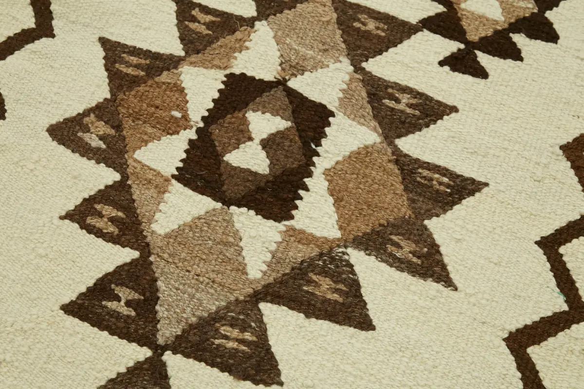 Herki Eskitme Beyaz Pabek Üzerine Yün El Dokuma Kilim-080x273 - Görsel 5