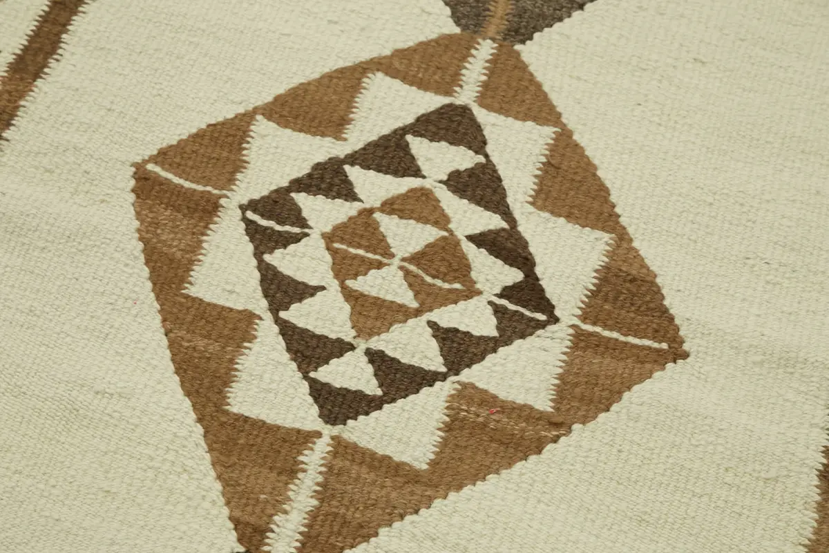 Herki Eskitme Beyaz Pabek Üzerine Yün El Dokuma Kilim-096x290 - Görsel 5