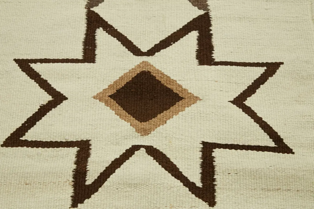 Herki Eskitme Beyaz Pabek Üzerine Yün El Dokuma Kilim-078x283 - Görsel 5
