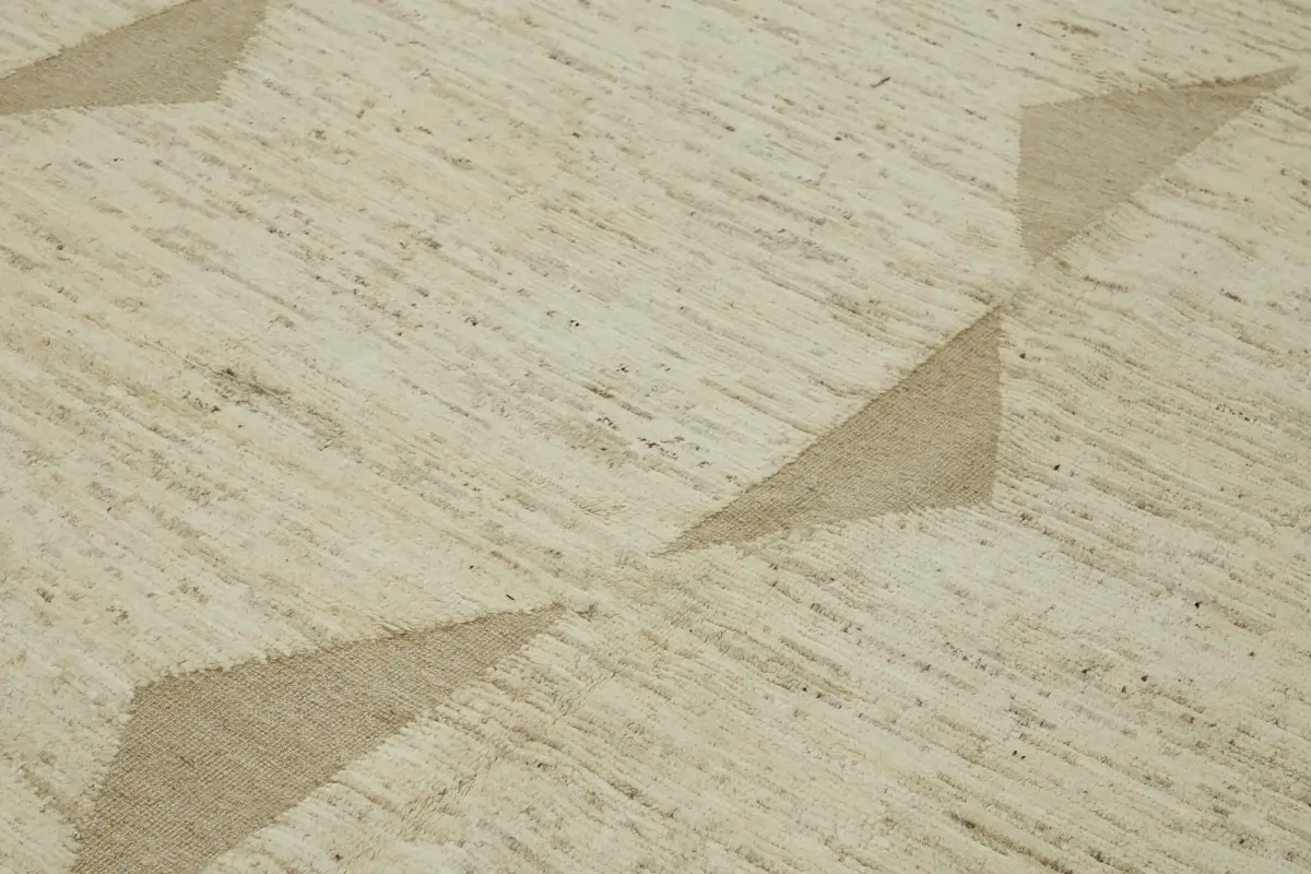 Tribal Modern Dizayn Bej Pamuk Üzerine Yün El Dokuma Halı-311x417 - Görsel 5