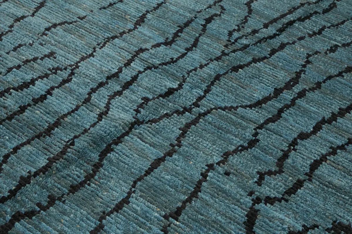 Tribal Modern Dizayn Mavi Pamuk Üzerine Yün El Dokuma Halı-250x310 - Görsel 5
