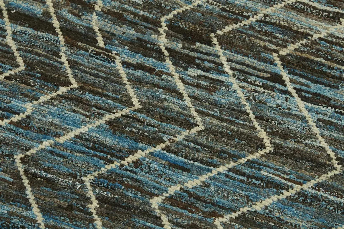 Tribal Modern Dizayn Mavi Pamuk Üzerine Yün El Dokuma Halı-090x290 - Görsel 5