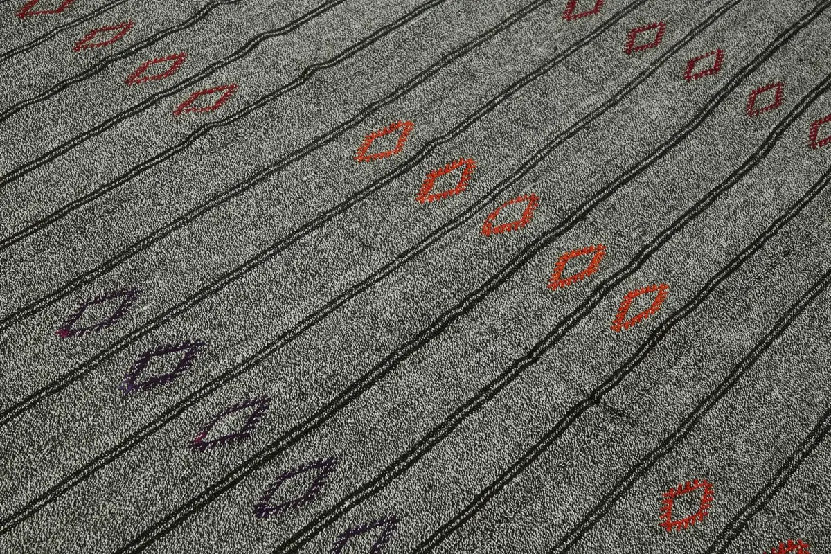 Kıl Çizgili Gri Keçi Kılı İpliğinden El Dokuma Kilim-216x263 - Görsel 5