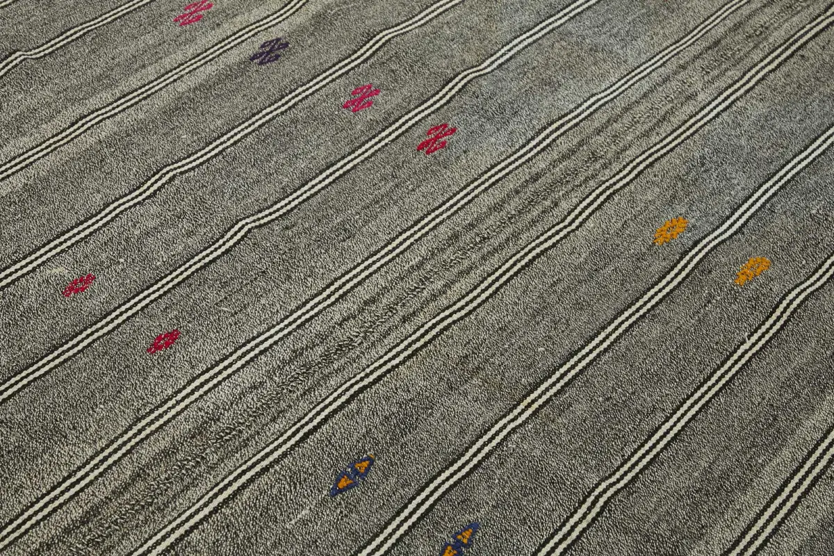 Kıl Çizgili Gri Keçi Kılı İpliğinden El Dokuma Kilim-202x281 - Görsel 5