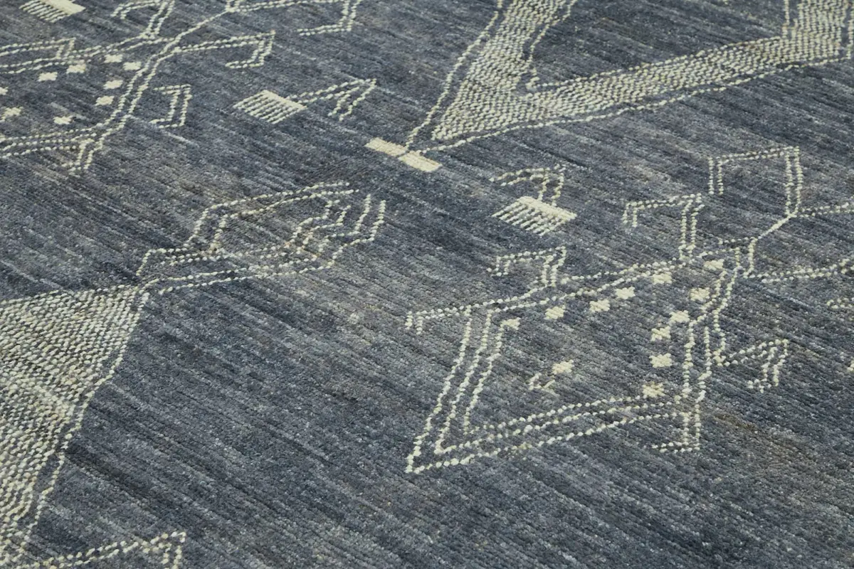Tribal Modern Dizayn Gri Pamuk Üzerine Yün El Dokuma Halı-318x442 - Görsel 5