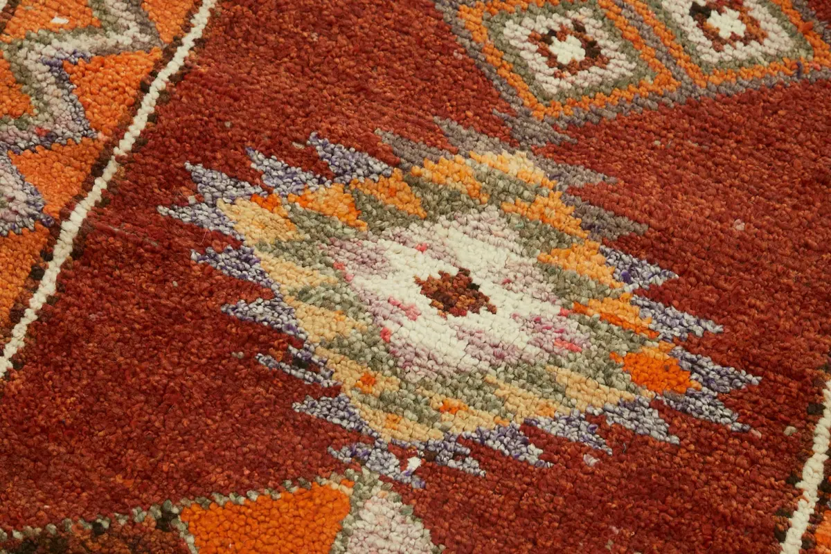 Herki Eskitme Kırmızı Pamuk Üzerine Yün El Dokuma Halı-078x375 - Görsel 5