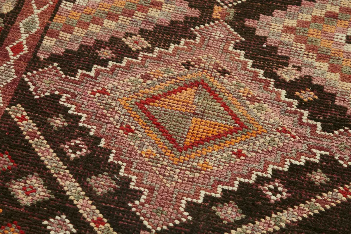 Herki Eskitme Kahverengi Pamuk Üzerine Yün El Dokuma Halı-094x414 - Görsel 5