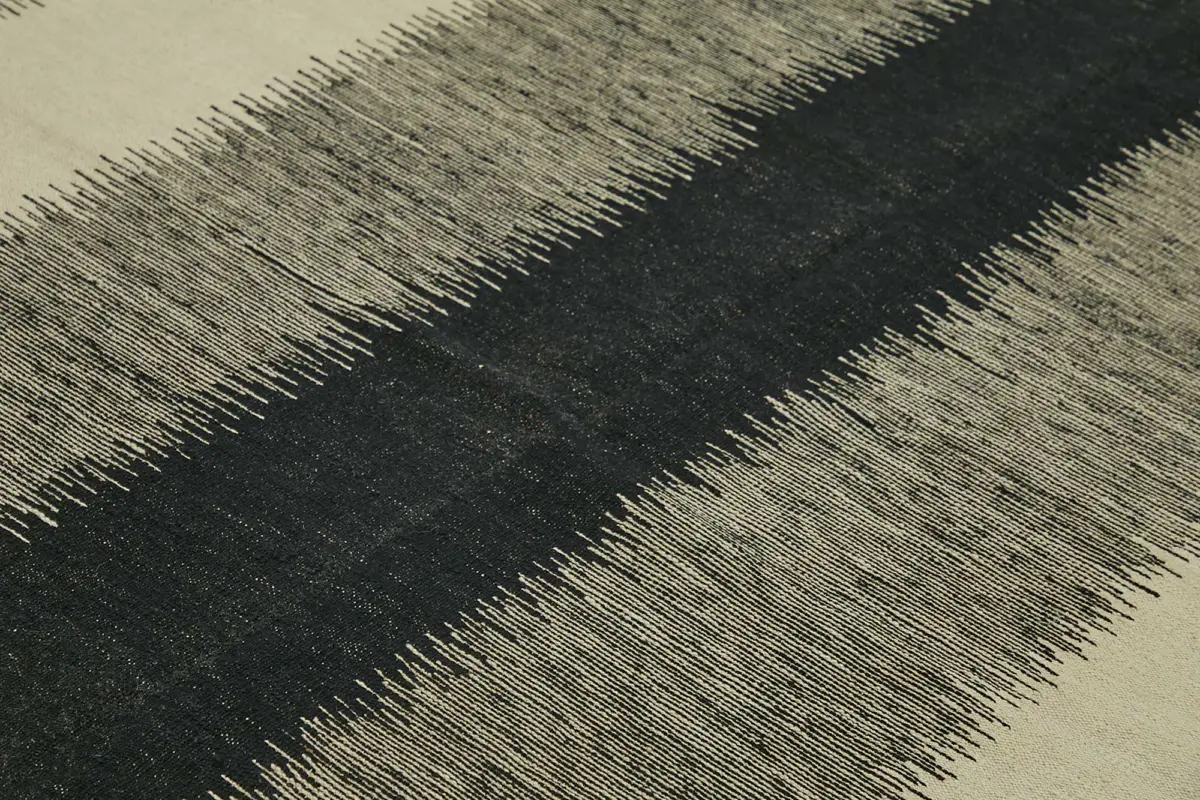 Söküntü Siyah Çizgili Yün El Dokuma Kilim-263x343 - Görsel 5