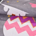 Aigle Figürlü Gri Pamuk ve Polyester Kaydırmaz Taban Dijital Baskı Çocuk Halısı - Görsel 4