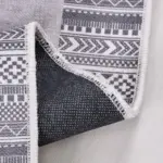 Palmarola Çerçeveli Gri Polyester ve Pamuklu Kaydırmaz Tabanlı Dijital Baskı Halı - Görsel 3