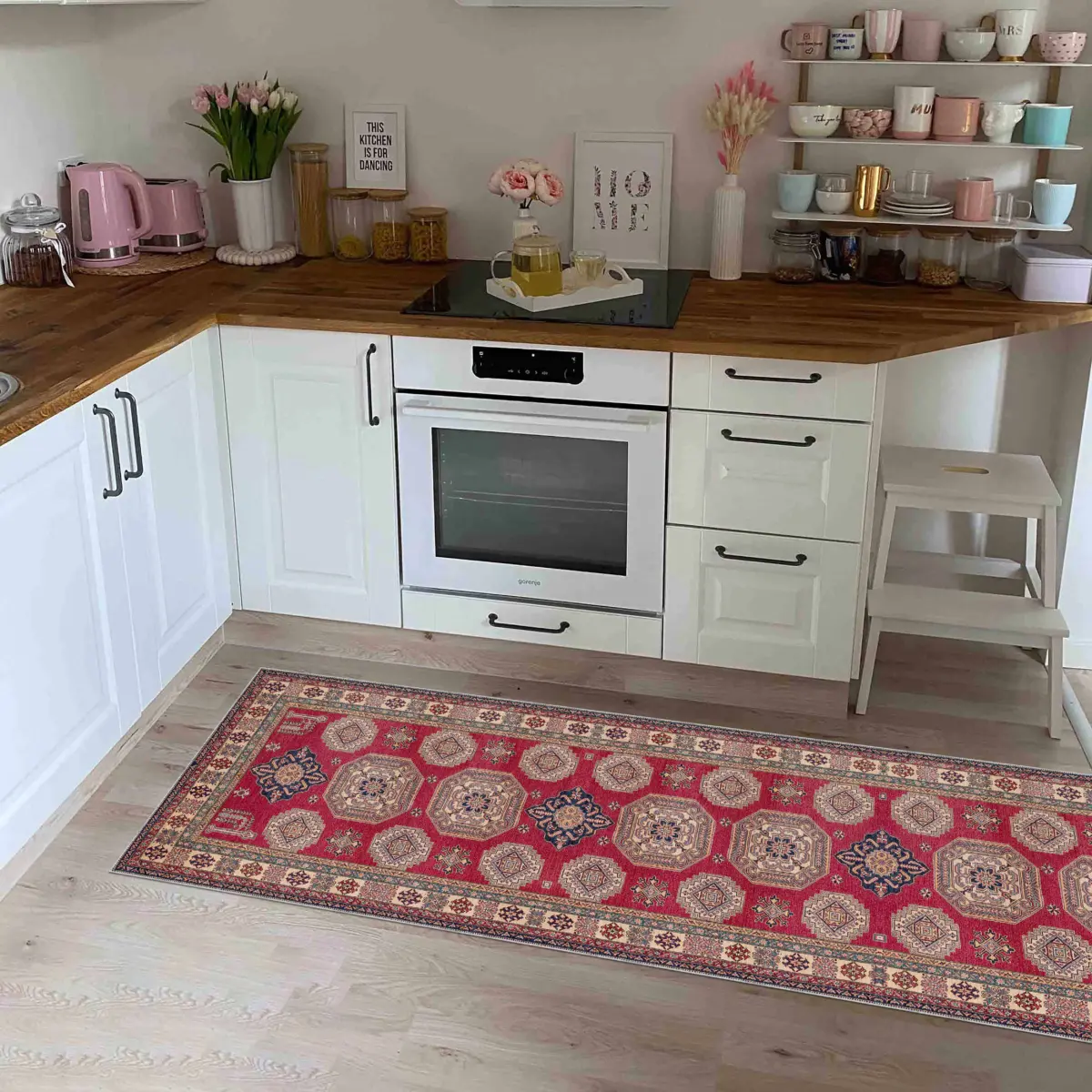 Stung Klasik Göbekli Kırmızı Polyester ve Pamuklu Kaydırmaz Tabanlı Yıkanabilir Dijital Baskı Halısı - Görsel 5