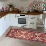 Hanno Klasik Göbekli Kırmızı Polyester ve Pamuklı Kaydırmaz Tabanlı Yıkanabilir Dijital Baskı Halısı - Görsel 5