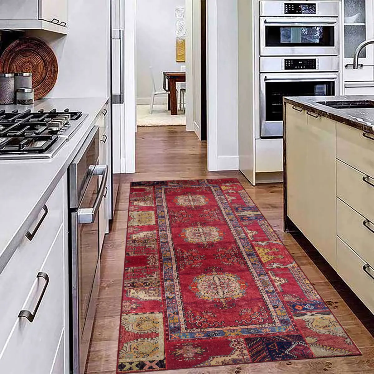 Hyen Çerçeveli Kırmızı Polyester ve Pamuklı Kaydırmaz Taban Yıkanabilir Dijital Daskı Halısı - Görsel 5