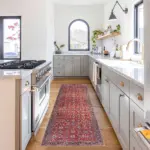 Pingdu Çerçeveli Kırmızı Polyester ve Pamuklu Kaydırmaz Tabanlı Yıkanabilir  Dijital Baskı Halısı - Görsel 5